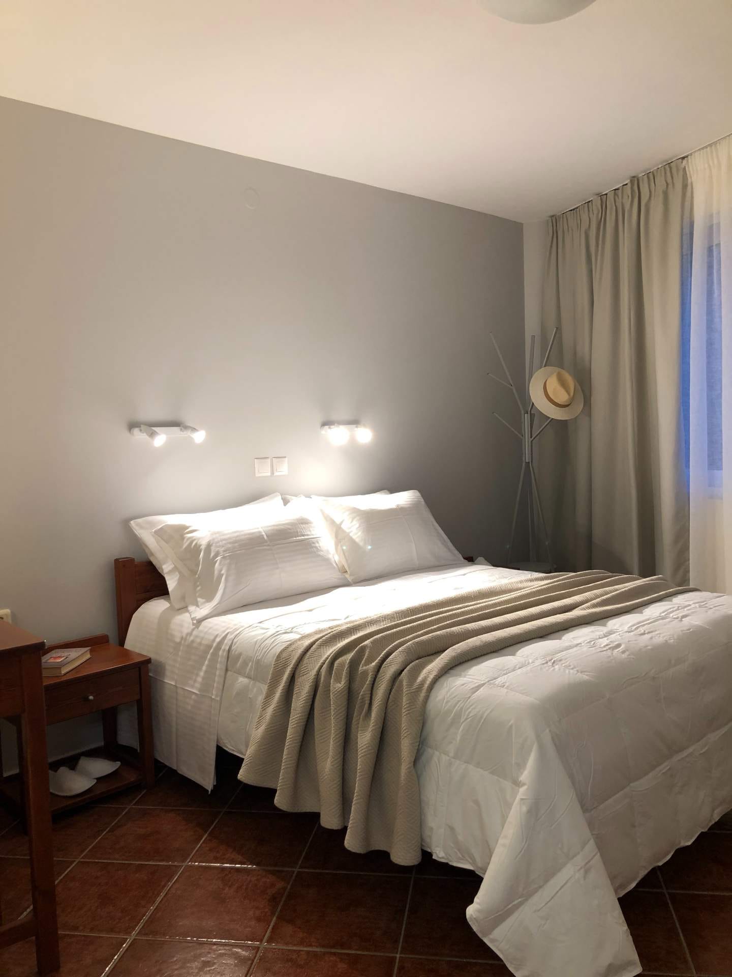 Junior Suite with Side Sea View