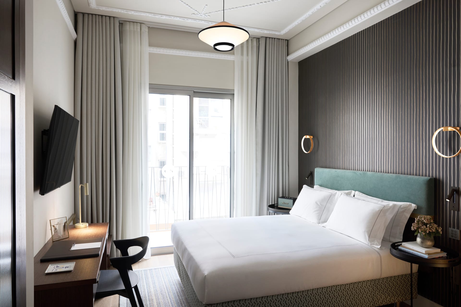 Classic Courtyard Room