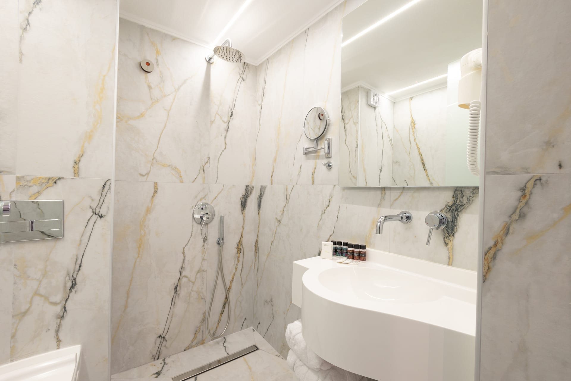 Modern Revival Luxury Hotel - FAMILY - 2