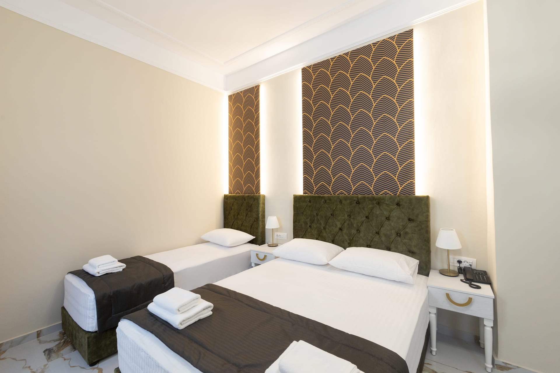 Modern Revival Luxury Hotel - TRIPLE - 4