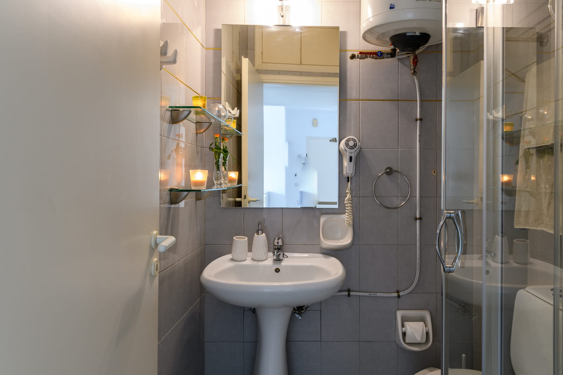 Bellevue Suites - SUITE8 - 4