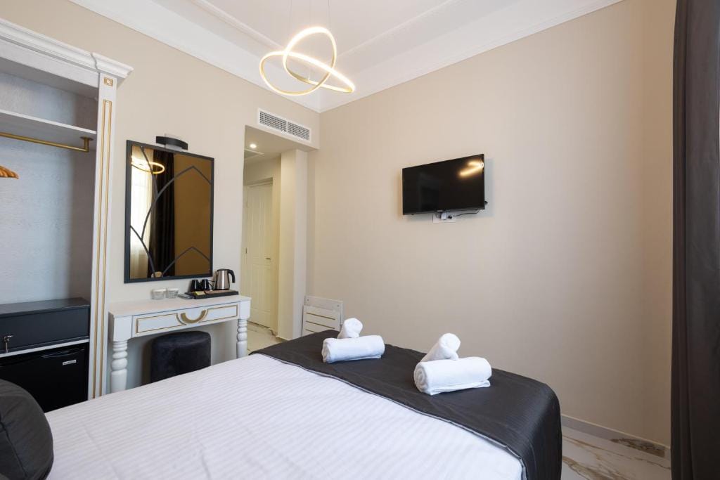 Modern Revival Luxury Hotel - SINGLE - 5