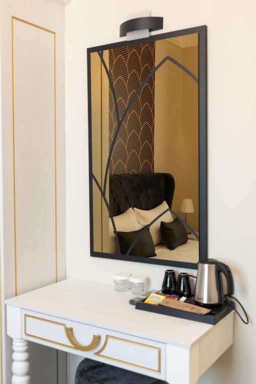 Modern Revival Luxury Hotel - SINGLE - 8