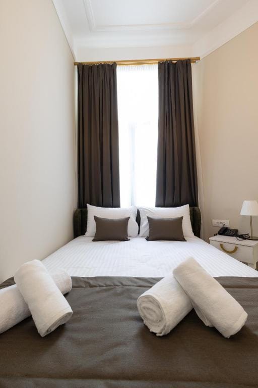 Modern Revival Luxury Hotel - SINGLE - 10
