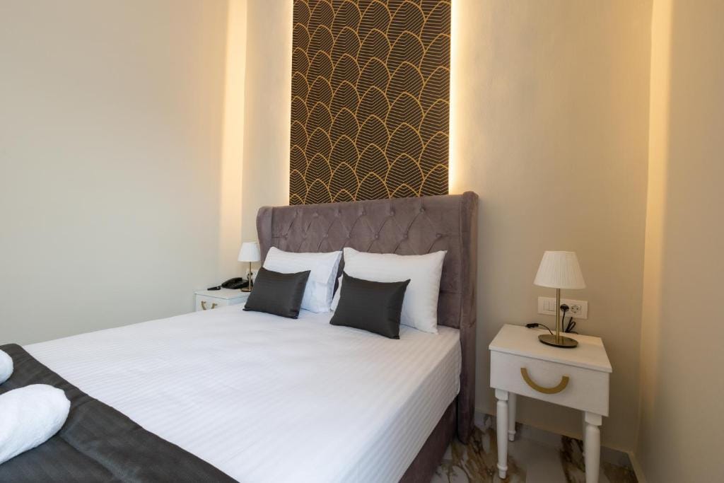 Modern Revival Luxury Hotel - SINGLE - 11