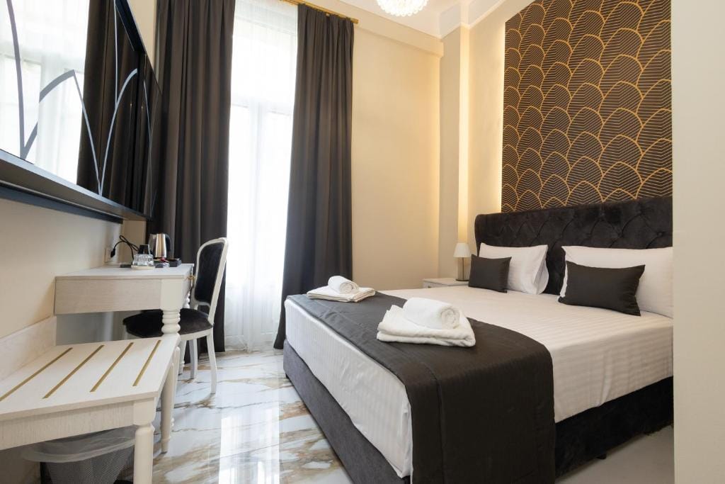 Modern Revival Luxury Hotel - SINGLE - 13