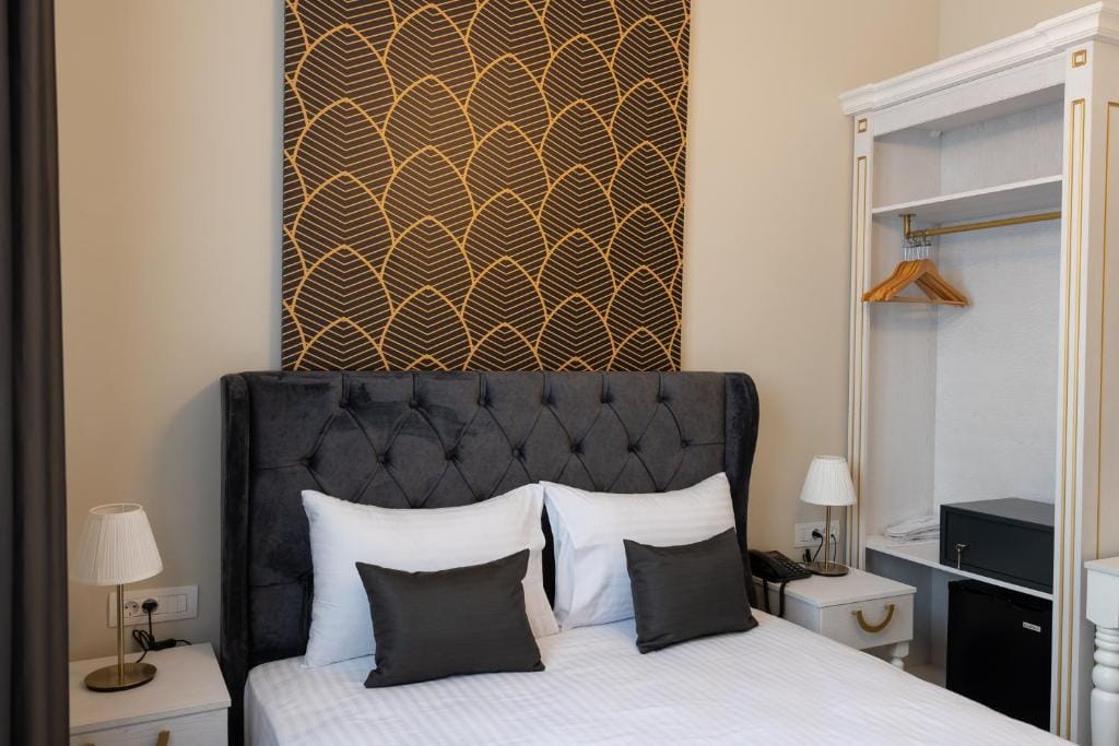 Modern Revival Luxury Hotel - SINGLE - 14