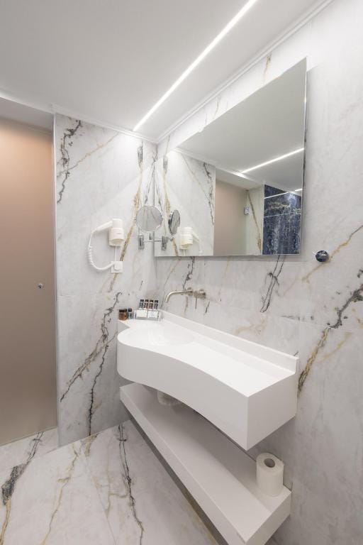 Modern Revival Luxury Hotel - DOUBLE - 6