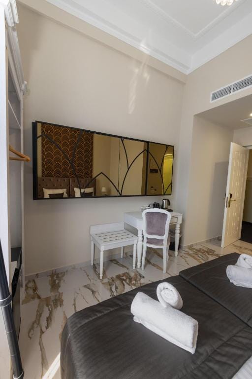 Modern Revival Luxury Hotel - DOUBLE - 7