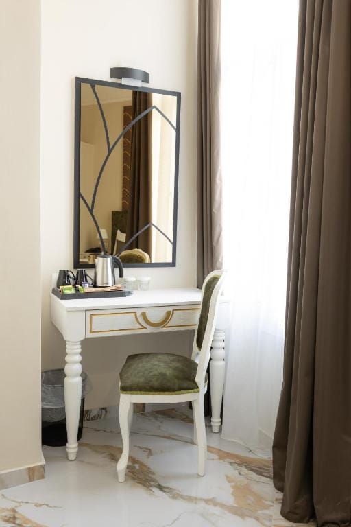 Modern Revival Luxury Hotel - DOUBLE - 8