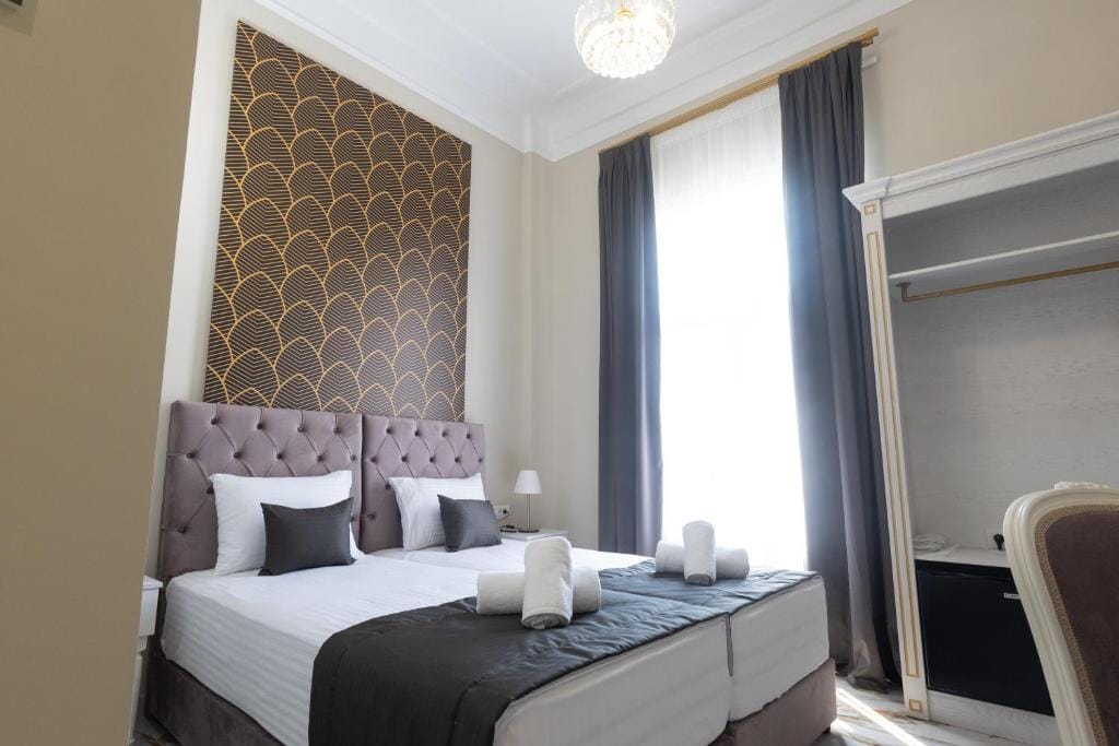 Modern Revival Luxury Hotel - DOUBLE - 9
