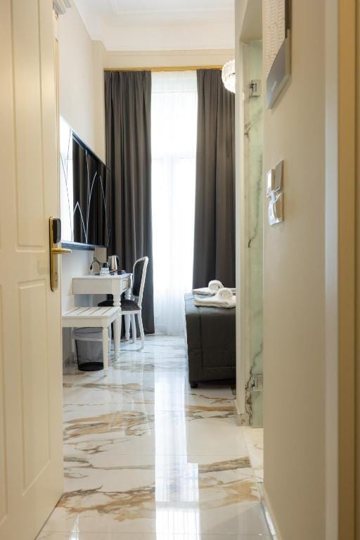 Modern Revival Luxury Hotel - DOUBLE - 11