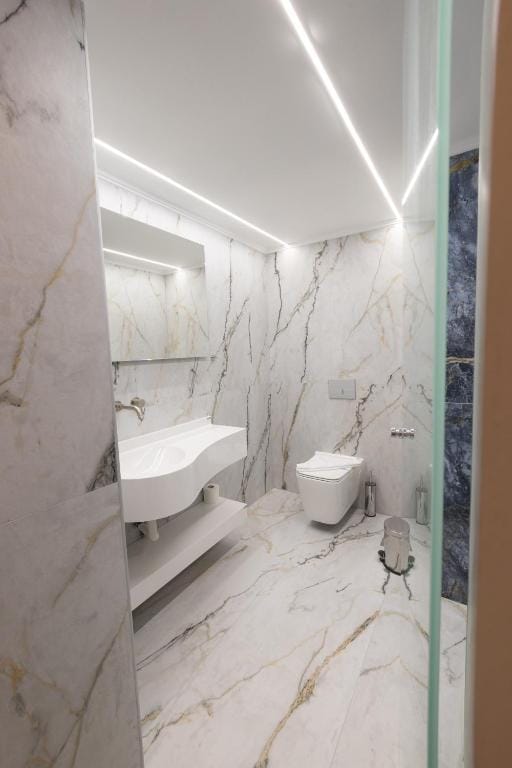 Modern Revival Luxury Hotel - TRIPLE - 10