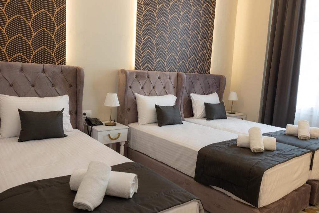 Modern Revival Luxury Hotel - TRIPLE - 11