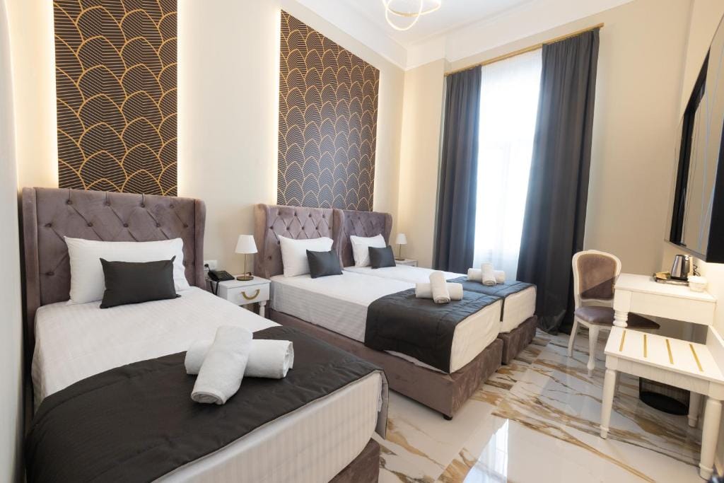 Modern Revival Luxury Hotel - TRIPLE - 13