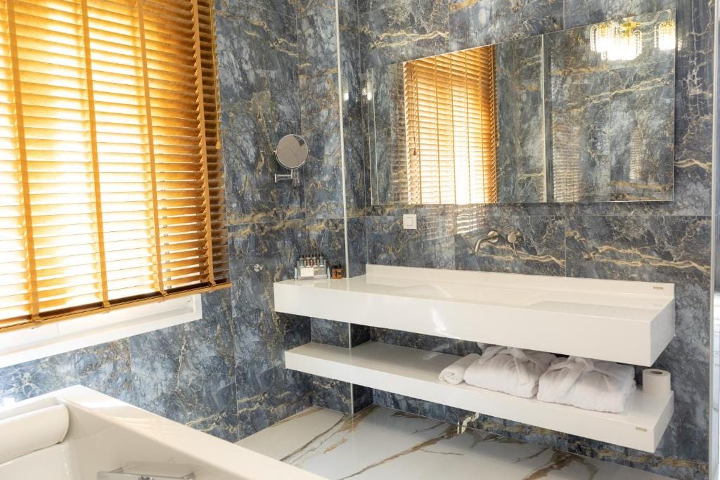 Modern Revival Luxury Hotel - JUNIOR - 8