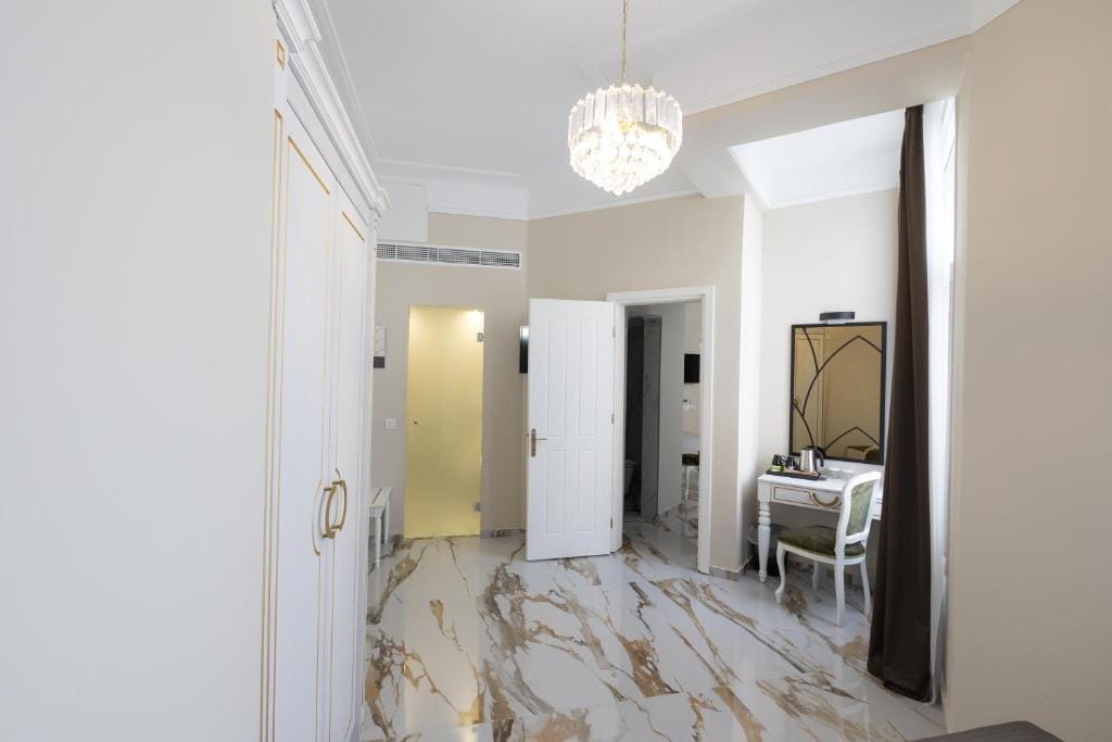 Modern Revival Luxury Hotel - FAMILY - 4