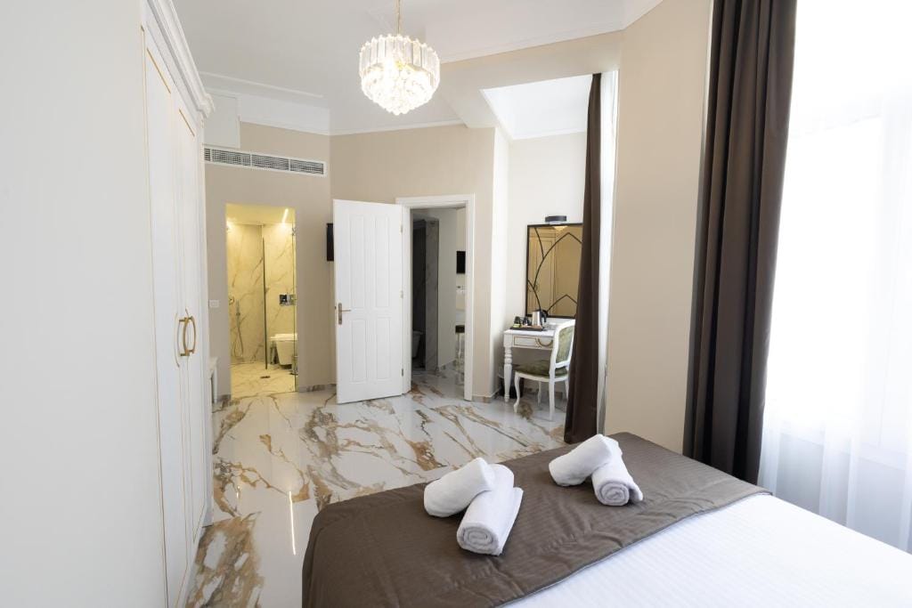 Modern Revival Luxury Hotel - FAMILY - 5