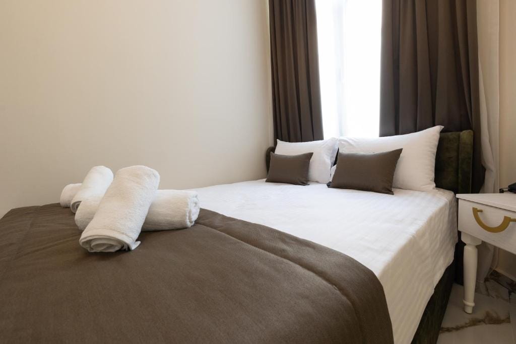 Modern Revival Luxury Hotel - FAMILY - 6