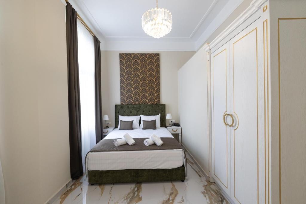 Modern Revival Luxury Hotel - FAMILY - 8