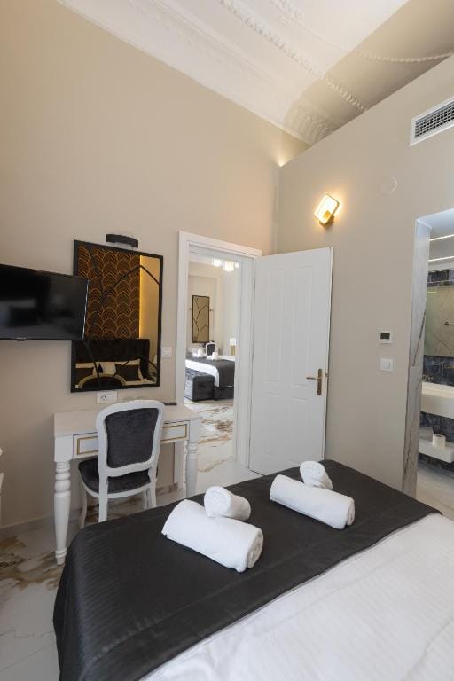 Modern Revival Luxury Hotel - FS - 8