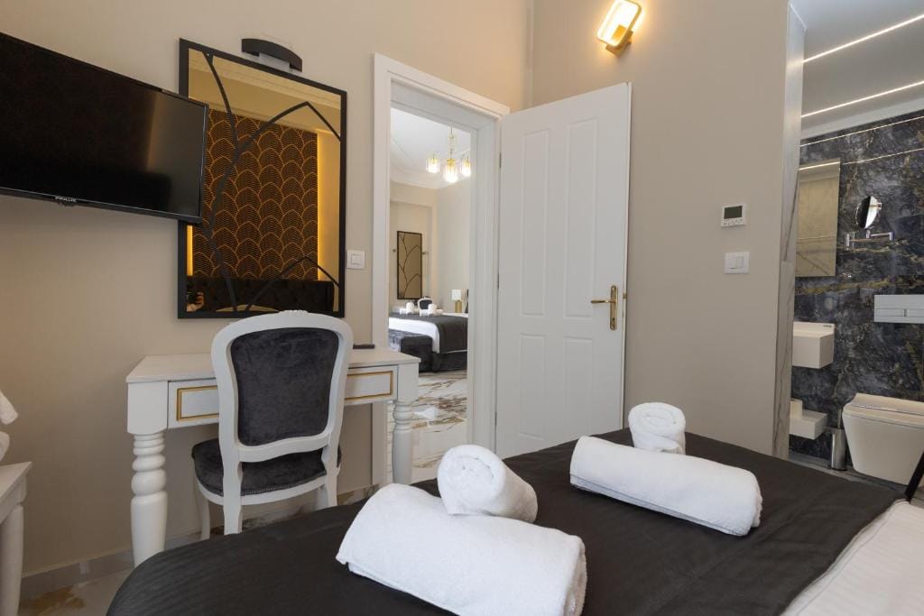 Modern Revival Luxury Hotel - FS - 13