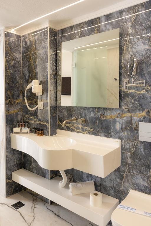 Modern Revival Luxury Hotel - FS - 15