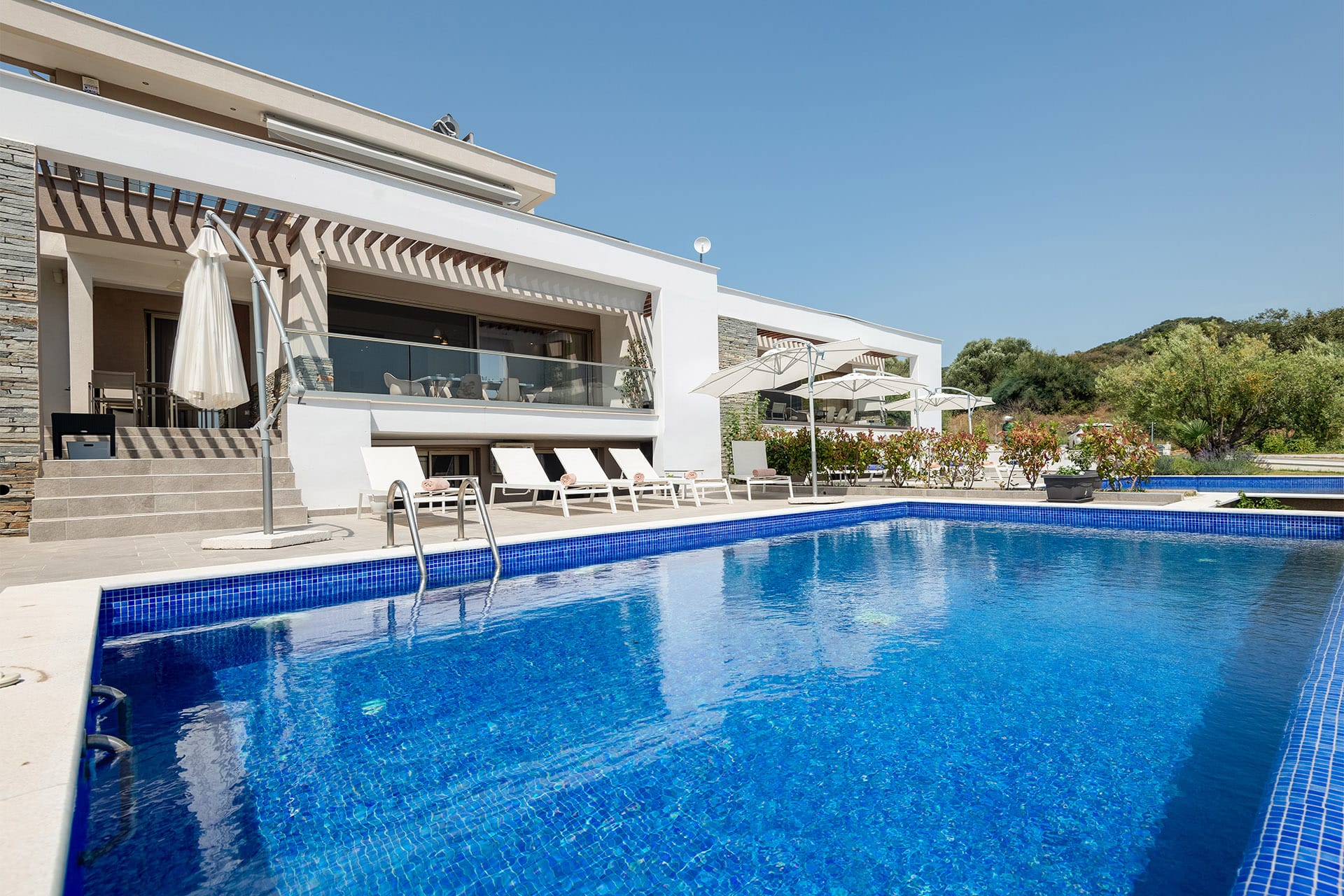 Afisia Magnum Villa