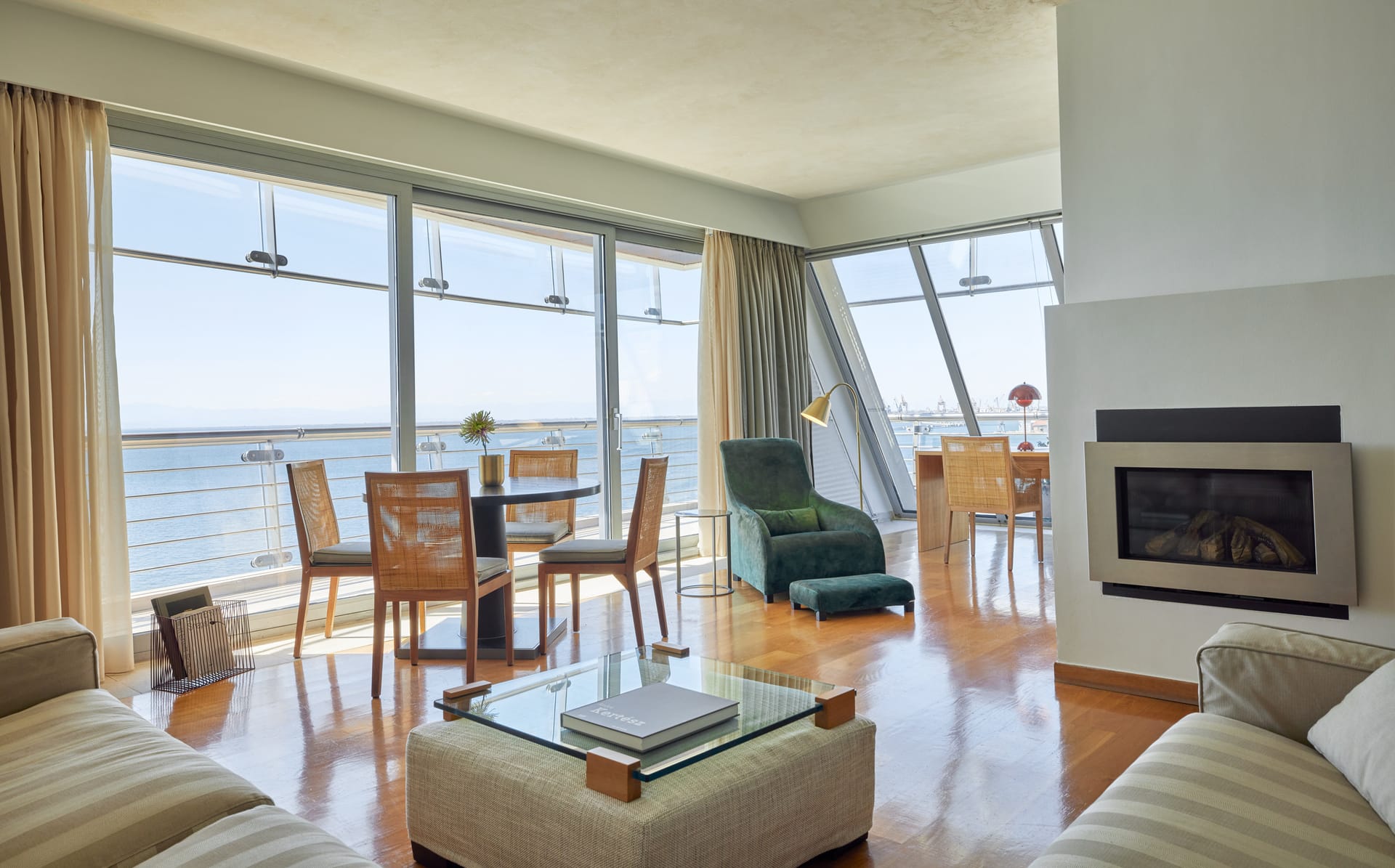 Daios Luxury Living Suite – Front Sea View [100 – 110 m²]