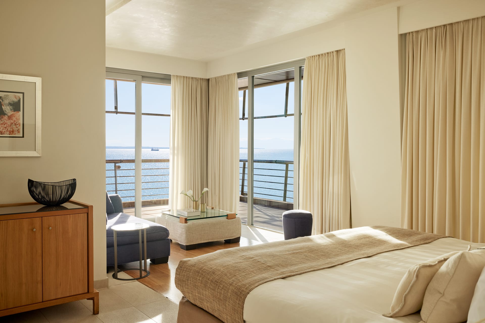 Deluxe Junior Suite – Front Sea View [35-42 m²]