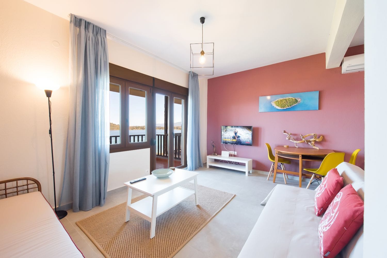 Nereus Beachfront Apartment – Lagonisi Beach