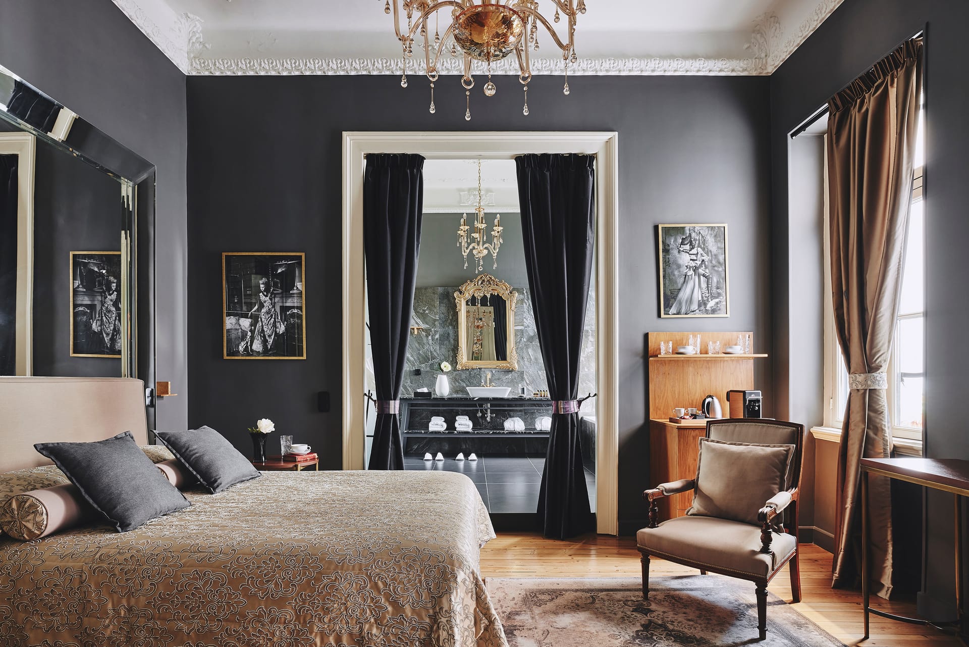 Signature King Suite