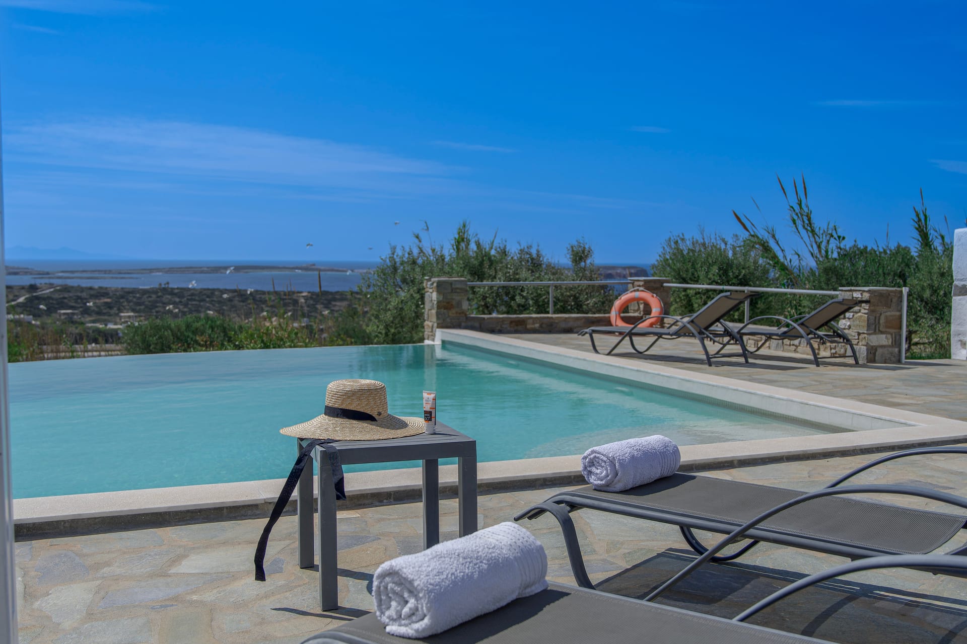 Anthemion Paros – Villas & Suites