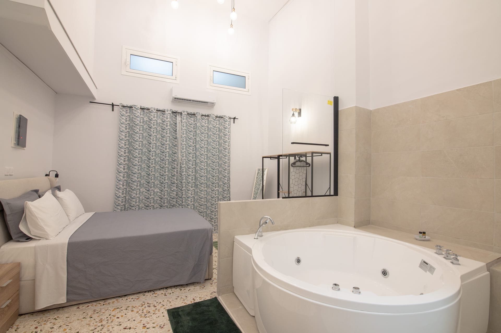 Studio with Spa Bath