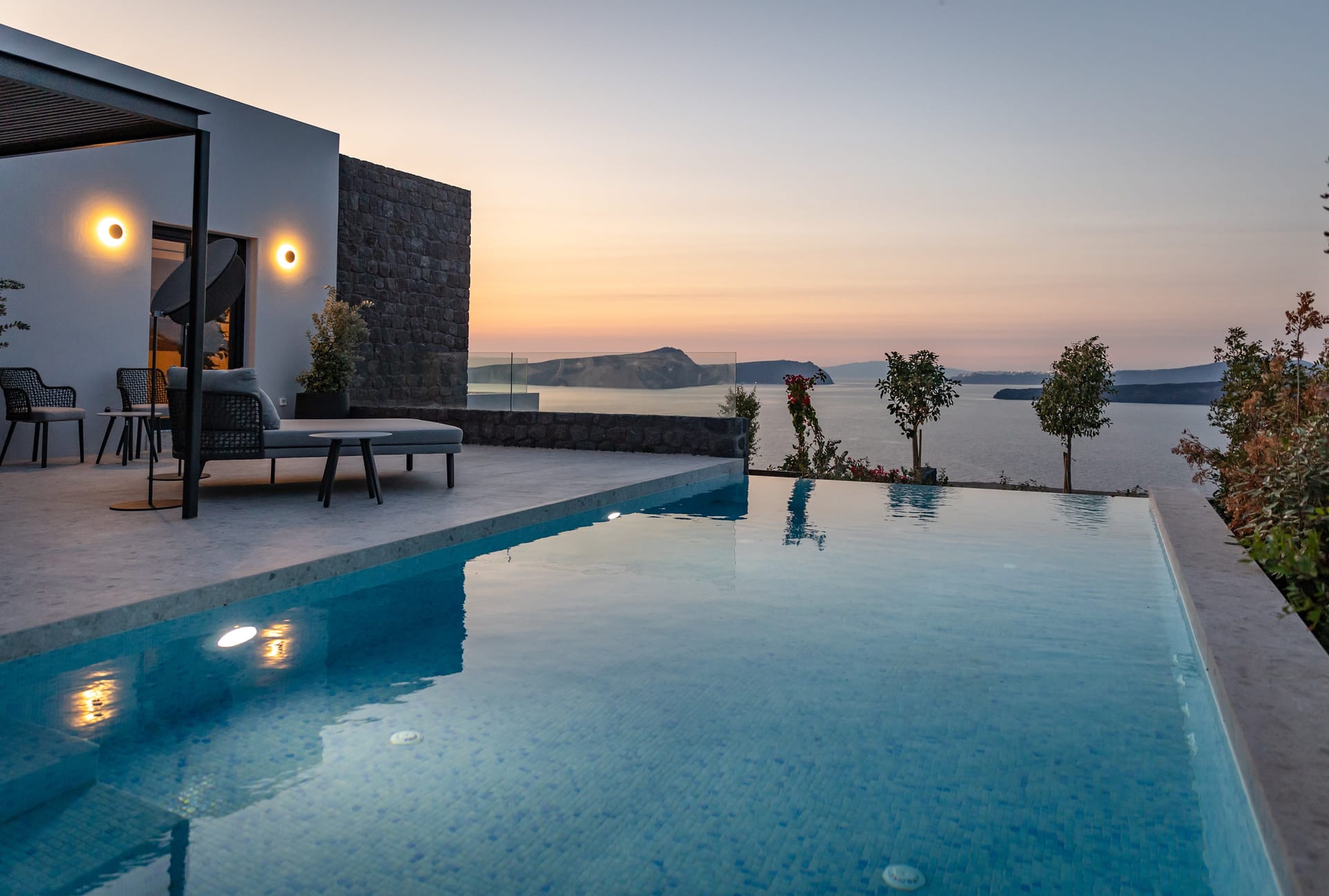 One Bedroom Suite with Private Pool and Caldera View