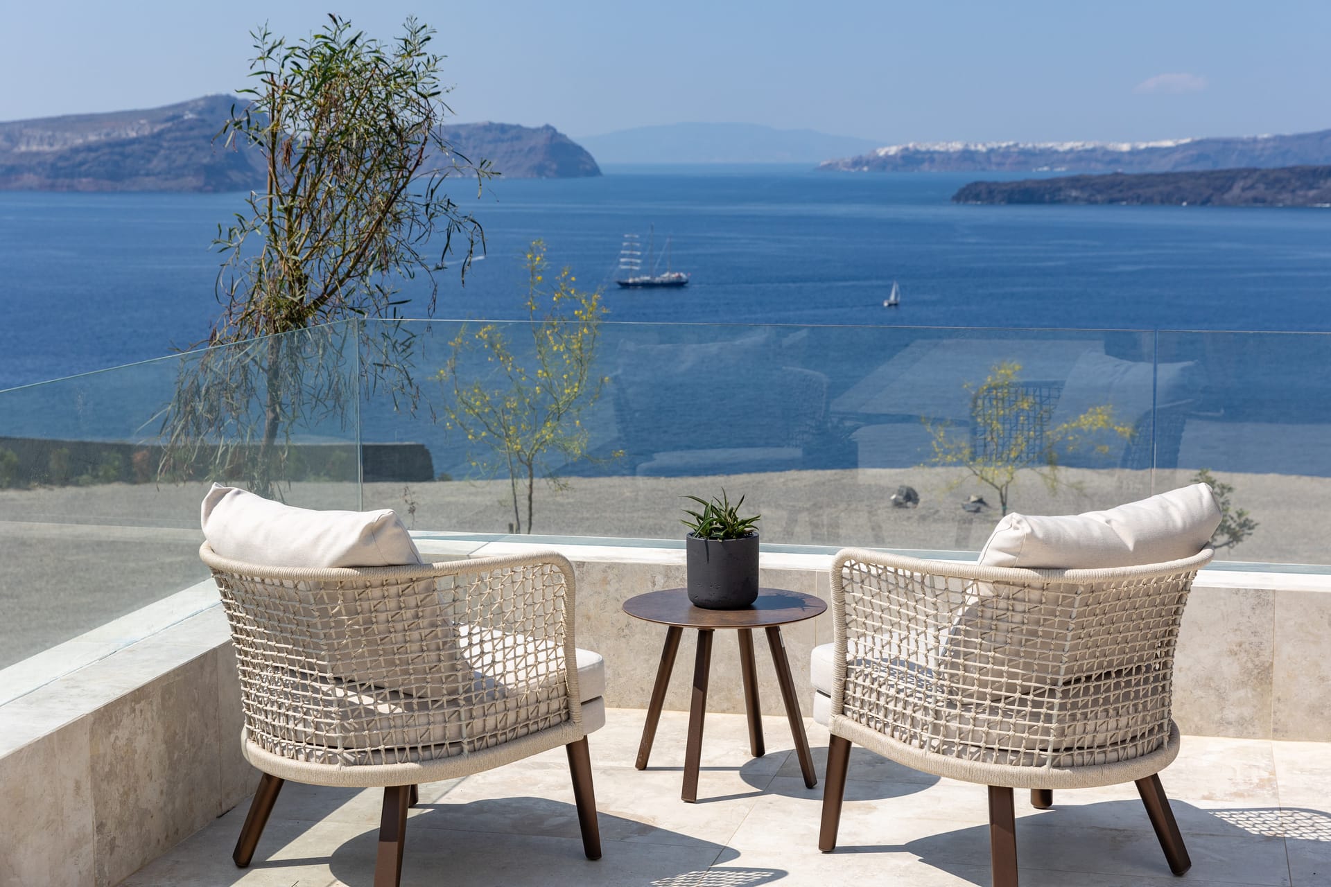 Three Bedroom Villa with Private Cave Pool and Caldera View