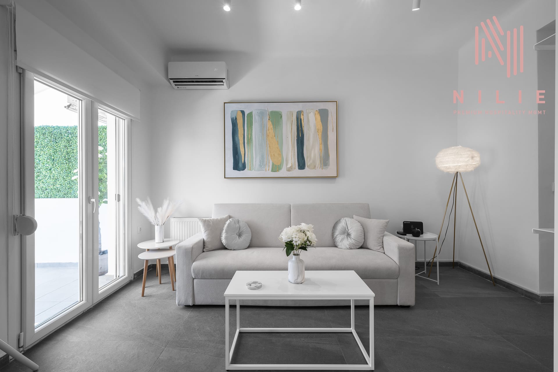 Lusso Bianco | Hippodrome Square 6