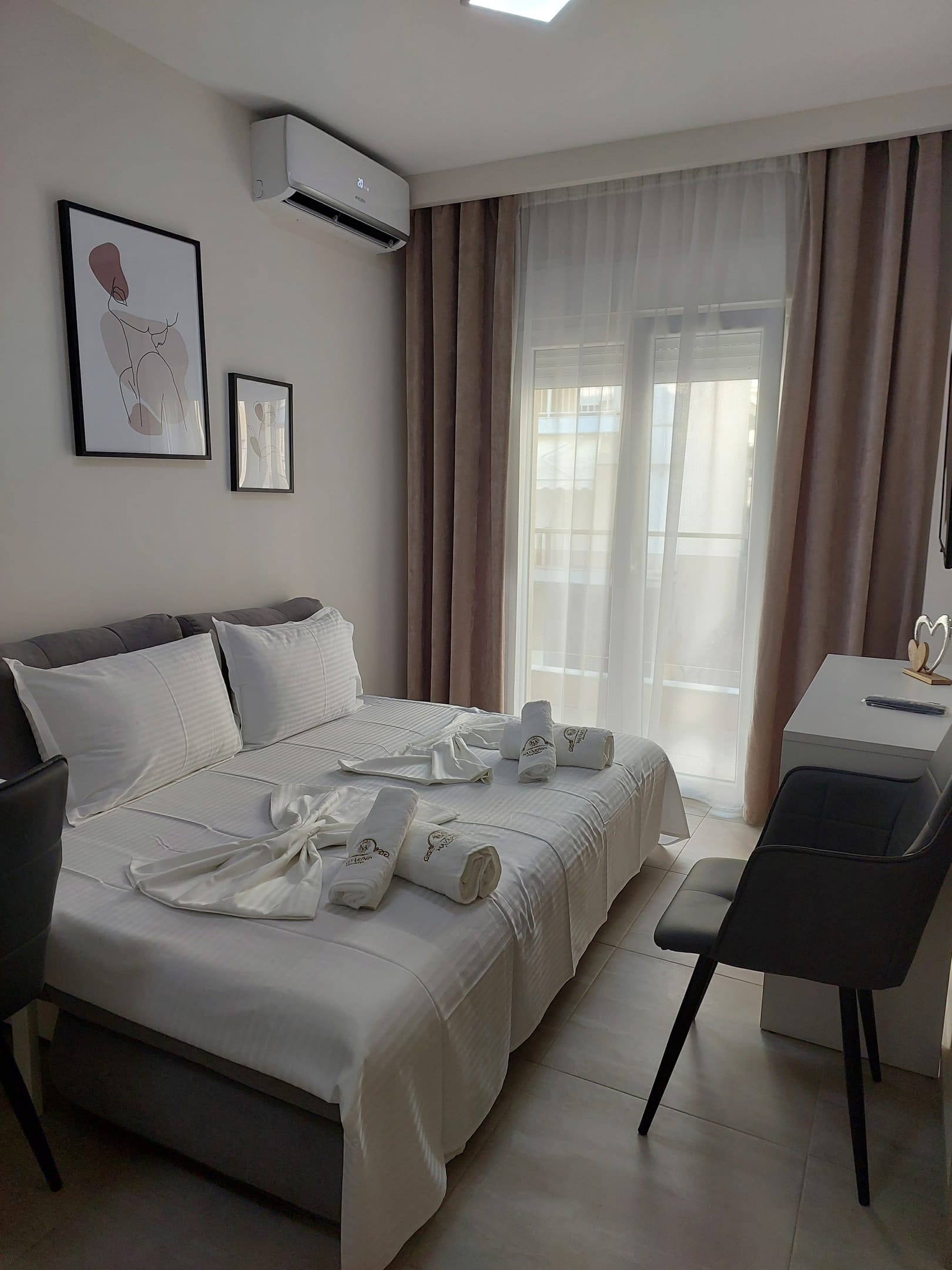 1 Bedroom Apartment with Side Sea View