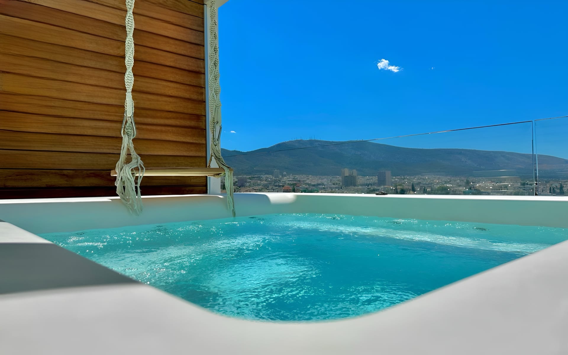 Penthouse Suite with private Infinity Jacuzzi