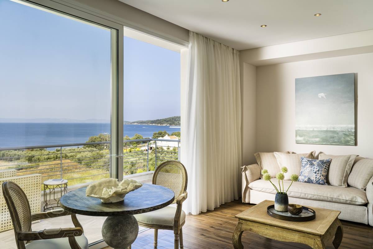 Suite – 1 Bedroom (shared pool)