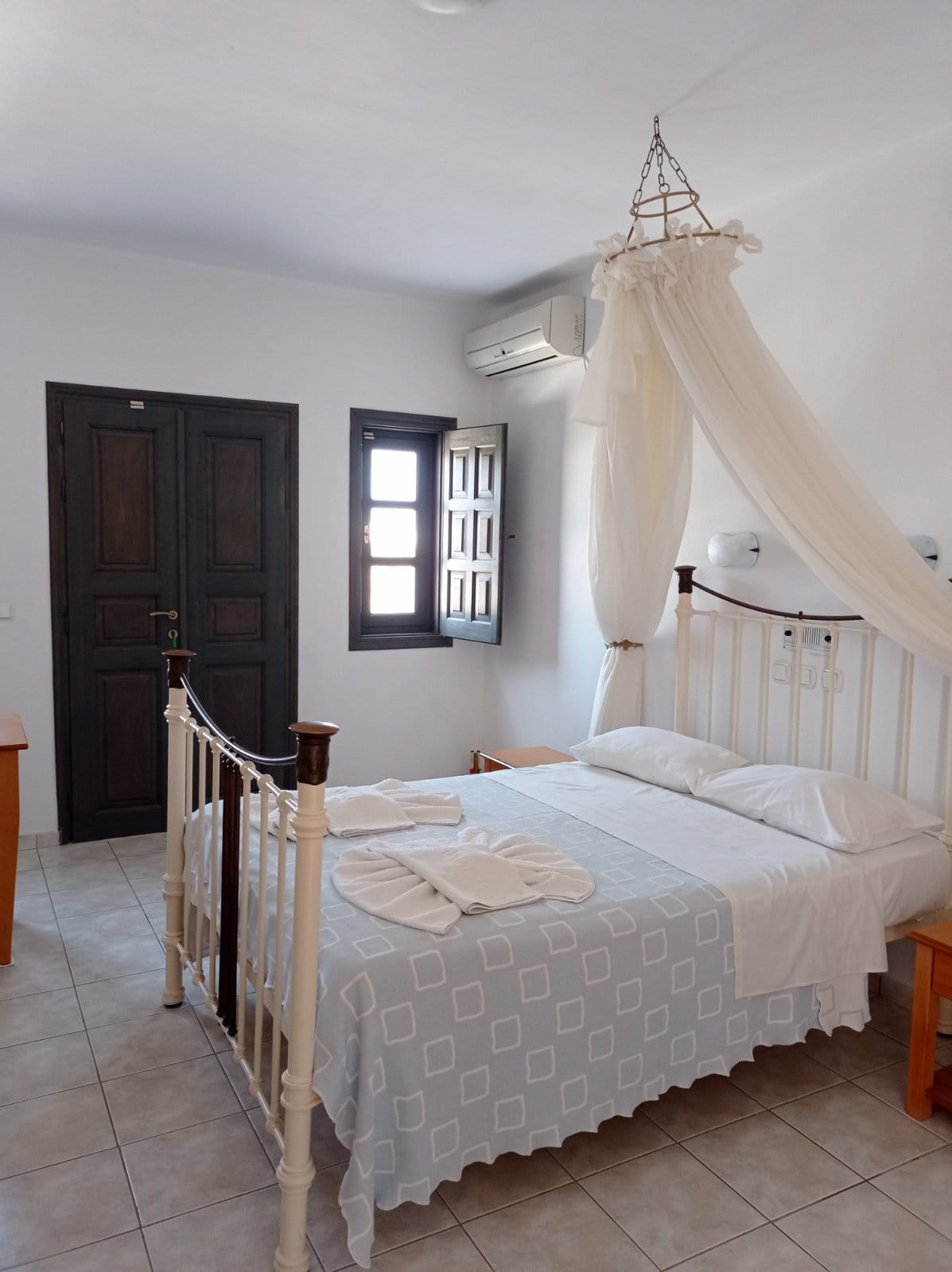 Cozy Studio with Double Bed & Partial Sea View