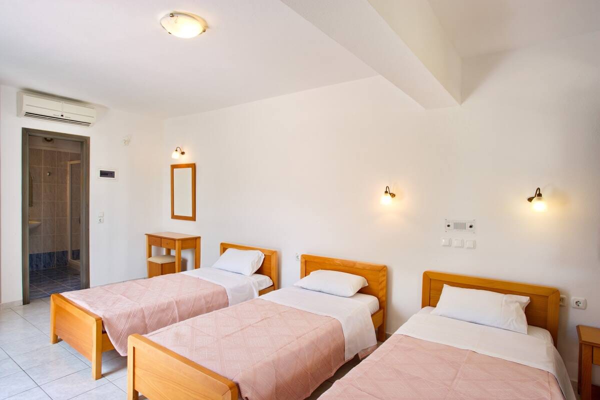 Triple Room with 3 Single Beds Sea / Garden View