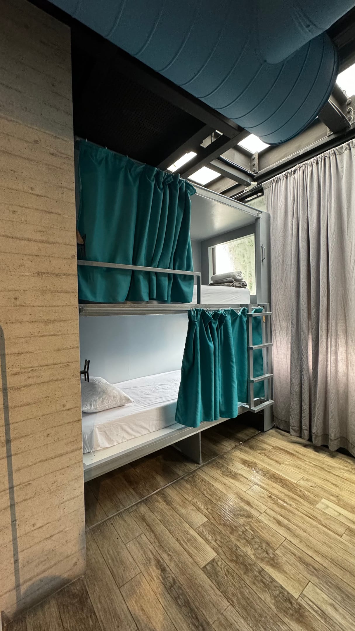 Single Bed in Various Mixed Dorm up to 8 travelers