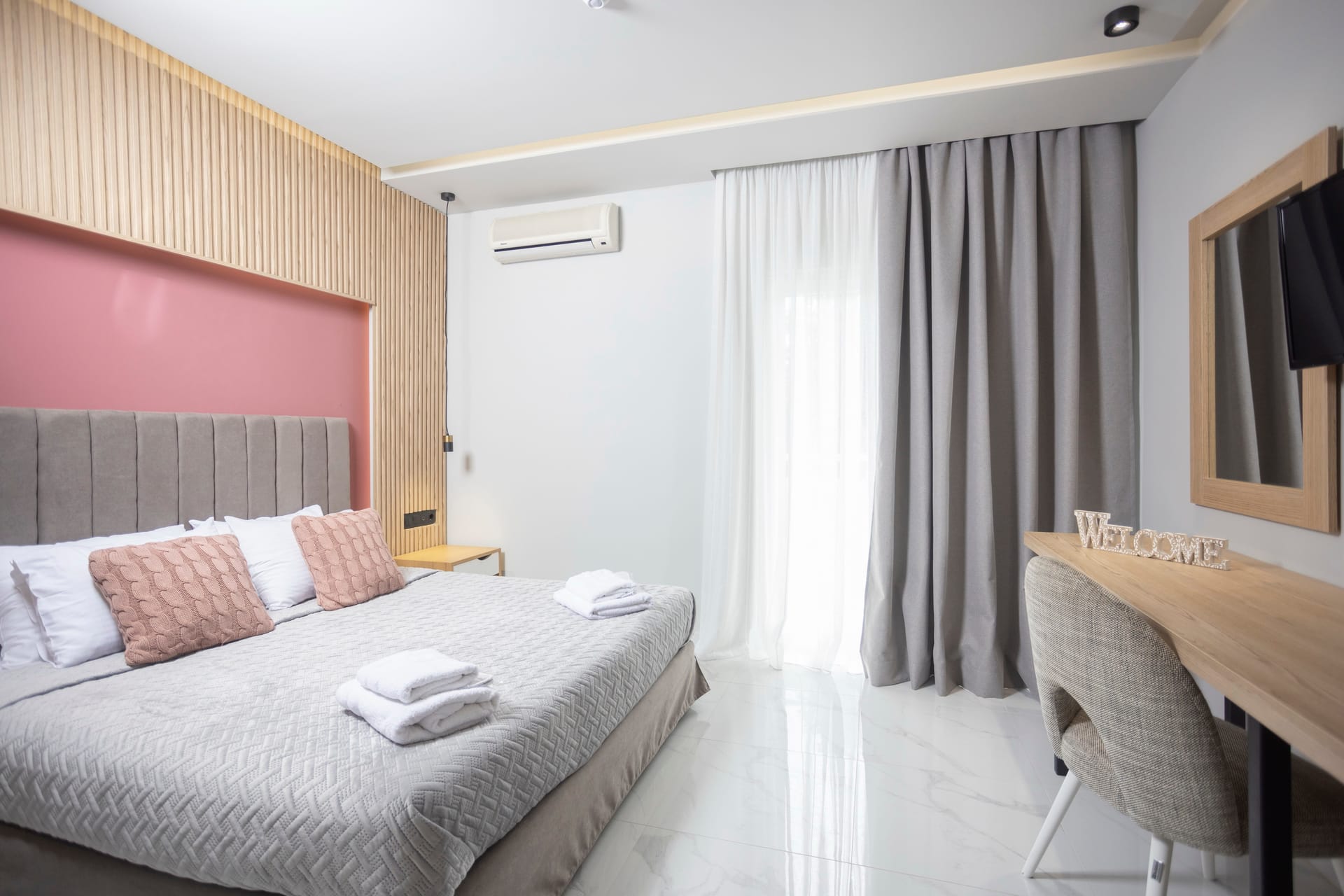 Hotel Tropical - GSUPDB - 2