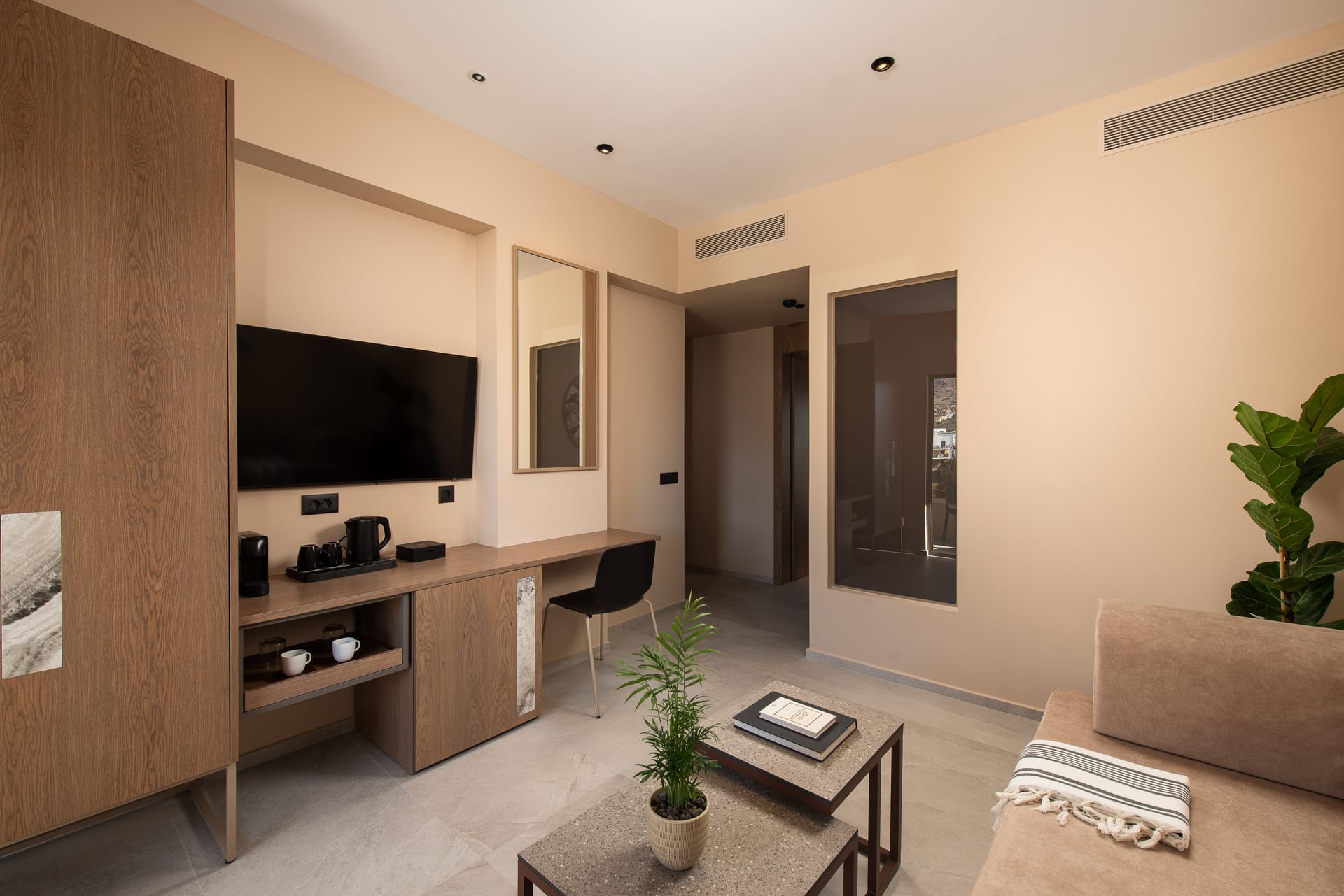 One Bedroom Suite with Pool View 35m²