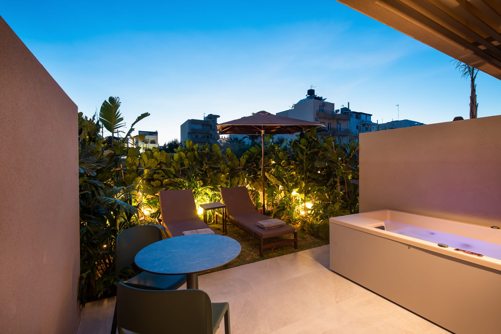 Premium Double Room with Outdoor Jacuzzi 23m²