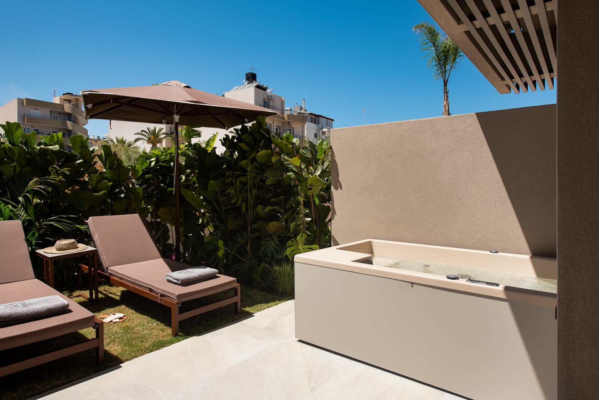 Premium Triple Room with Outdoor Jacuzzi 27m²