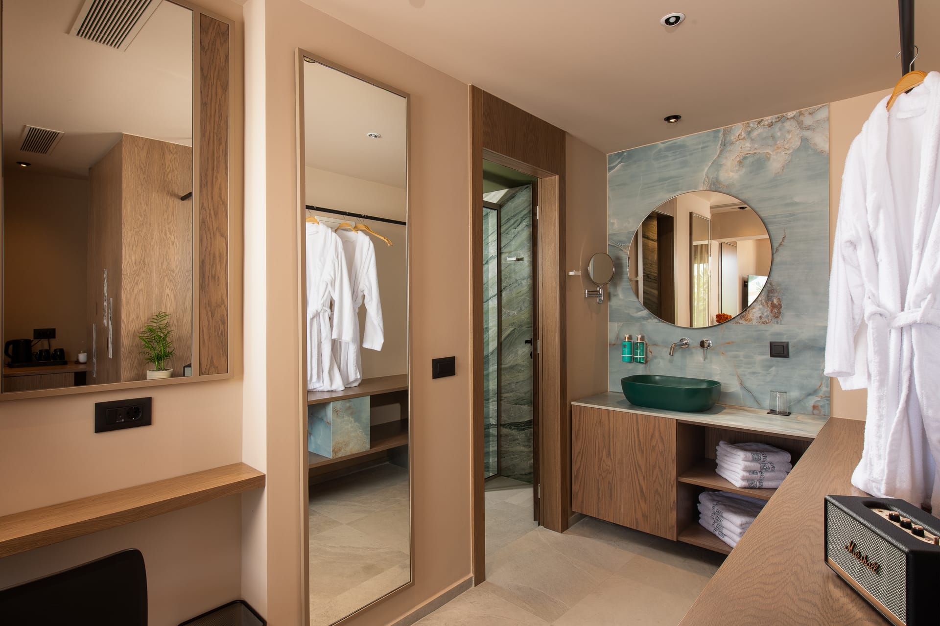 Cosmeen Lifestyle Boutique Stay - PENTH - 8
