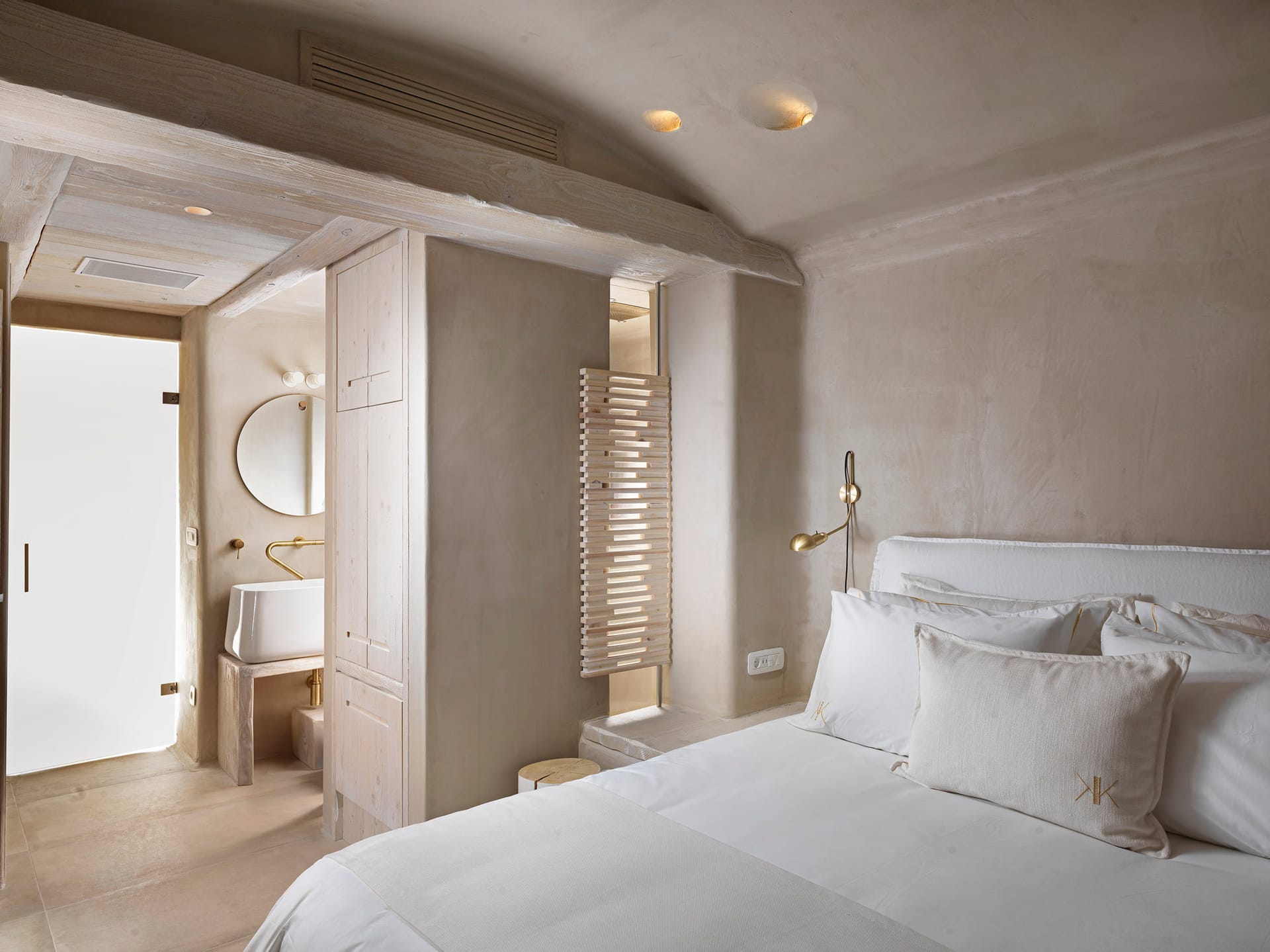 ZEN Interior Room – No View