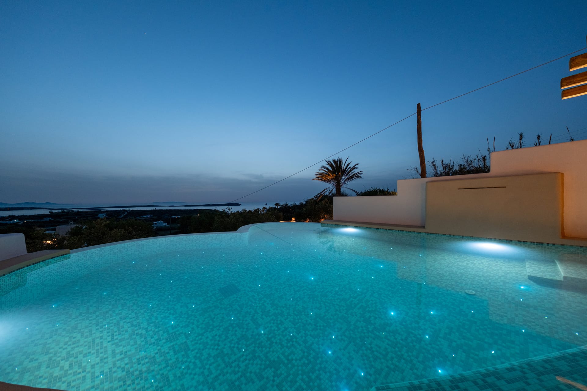Heart Pool Suite with Sea View – ANNEX